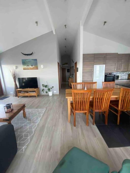 Eaglerock Guesthouse And Tours Киркьюбайярклёйстюр Экстерьер фото